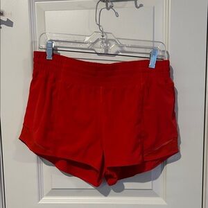 LULULEMON - HOTTY HOT HIGH RISE 2.5 Red Women's Shorts